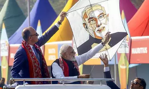 Modi और जर्मन प्रधानमंत्री ने ताज पहनकर इंटरनेशनल विंड फेस्टिवल का उद्घाटन किया Modi और जर्मन प्रधानमंत्री ने ताज पहनकर इंटरनेशनल विंड फेस्टिवल का उद्घाटन किया