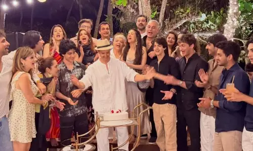 Hrithik Roshan की बर्थडे पार्टी की तस्वीरें सामने, सबा आज़ाद और सुज़ैन खान दिखीं