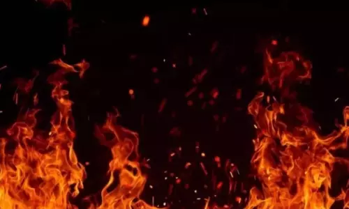 Lucknow: गाजीपुर फ्लैट आग हादसा, महिला की मौत, लखनऊ में तीन घटनाएं
