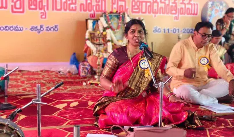 Telangana: पंचरत्न कृति ने बोधन त्यागराज आराधना में दर्शकों को मंत्रमुग्ध कर दिया Telangana: पंचरत्न कृति ने बोधन त्यागराज आराधना में दर्शकों को मंत्रमुग्ध कर दिया