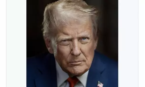 Trump ने वेनेजुएला के कार्यवाहक राष्ट्रपति के रूप में अपनी तस्वीर शेयर की