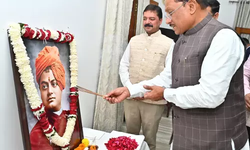 स्वामी विवेकानंद जयंती पर CM विष्णुदेव साय ने किया नमन स्वामी विवेकानंद जयंती पर CM विष्णुदेव साय ने किया नमन