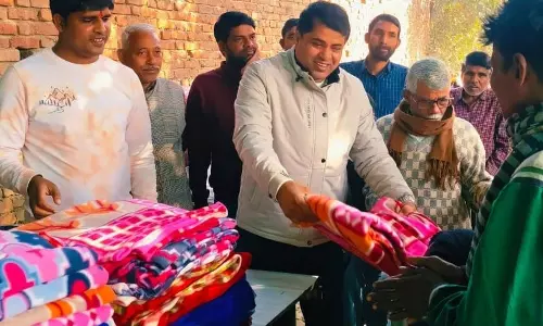 Bareilly: सैकड़ों गरीबों के चेहरे पर खुशी, समाजसेवी ने बांटे कंबल
