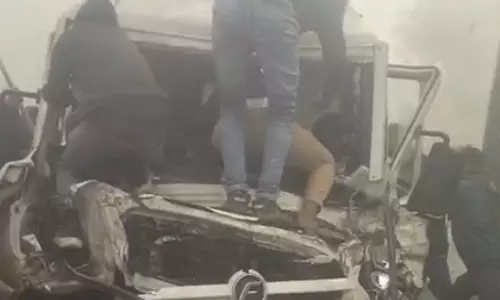 घने कोहरे से Muzaffarpur–दरभंगा हाईवे पर बड़ा हादसा, तीन लोग गंभीर घायल घने कोहरे से Muzaffarpur–दरभंगा हाईवे पर बड़ा हादसा, तीन लोग गंभीर घायल