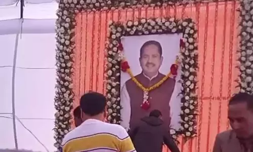 Bareilly: मंत्री और विधायक ने राज्यपाल व भाजपा अध्यक्ष को दी श्रद्धांजलि