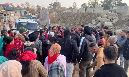 फोर-लेन प्रोजेक्ट, गांववालों ने सुरक्षा को लेकर चिंता जताई, MLA से मिले