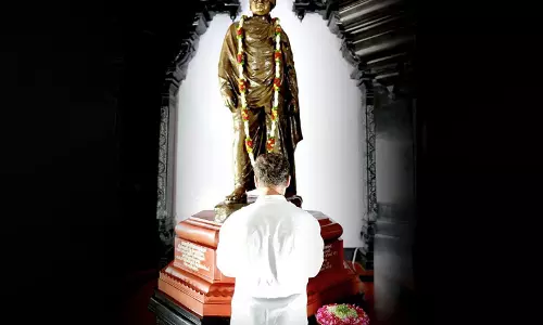 राहुल गांधी ने Swami Vivekananda की 164वीं जयंती पर उन्हें श्रद्धांजलि अर्पित की