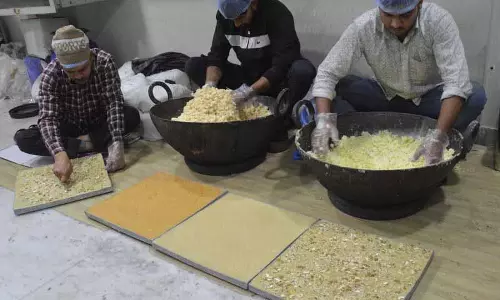 गचक से भुग्गा तक, Ludhiana के मिठाई बनाने वाले लोहड़ी मनाने के लिए तैयार
