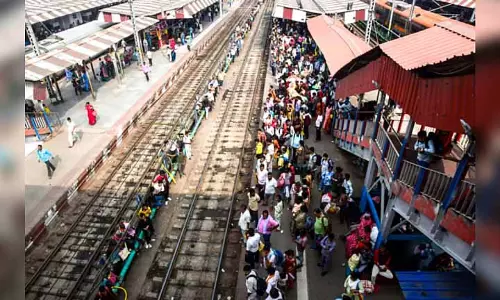 पोंगल की भीड़, 11 लाख लोग Chennai से निकले, पब्लिक ट्रांसपोर्ट और रोड ट्रैफिक पर दबाव पोंगल की भीड़, 11 लाख लोग Chennai से निकले, पब्लिक ट्रांसपोर्ट और रोड ट्रैफिक पर दबाव