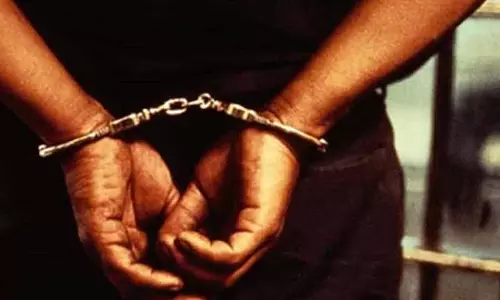Chennai police ने साइबर धोखाधड़ी के आरोप में इरोड से दो लोग गिरफ्तार Chennai police ने साइबर धोखाधड़ी के आरोप में इरोड से दो लोग गिरफ्तार