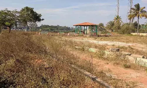 Shidlaghatta : म्युनिसिपल पार्क खंडहर में
