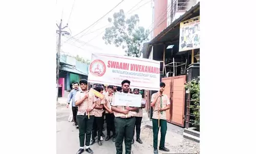 Chennai: स्वामी विवेकानंद स्कूल के छात्रों ने स्मोक-फ्री भोगी के लिए रैली निकाली Chennai: स्वामी विवेकानंद स्कूल के छात्रों ने स्मोक-फ्री भोगी के लिए रैली निकाली