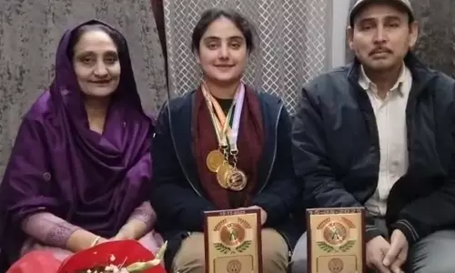 Bareilly: मंतशा फातिमा ने जीता मेडल, बरेली में गर्व का पल Bareilly: मंतशा फातिमा ने जीता मेडल, बरेली में गर्व का पल