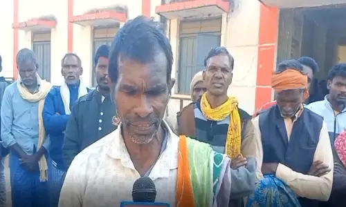 सरपंच गरीबों का मकान बनने नहीं दे रहा, हितग्राहियों ने खोला मोर्चा सरपंच गरीबों का मकान बनने नहीं दे रहा, हितग्राहियों ने खोला मोर्चा