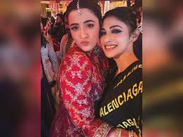 Mouni Roy ने नुपुर सैनन और स्टेबिन बेन की जादुई यात्रा पर दी शुभकामनाएं