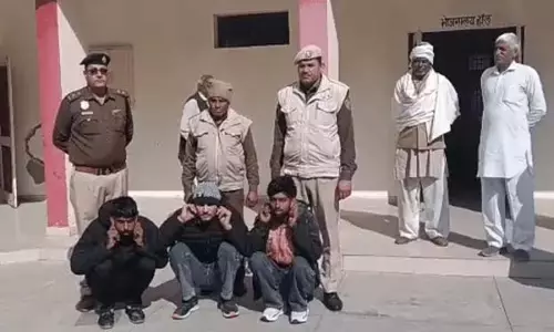 मंदिर चोरी का पर्दाफाश: तीन आरोपियों को पुलिस ने किया गिरफ्तार मंदिर चोरी का पर्दाफाश: तीन आरोपियों को पुलिस ने किया गिरफ्तार