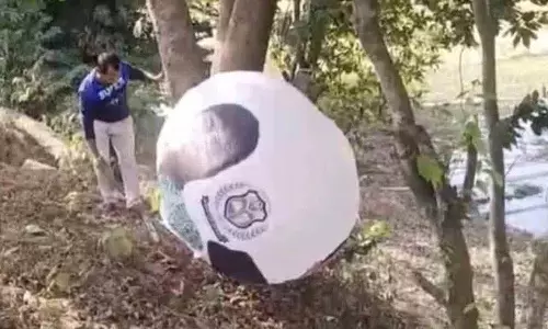 Bangladesh में गुब्बारे से गांव में दहशत, पुलिस जांच कर रही Bangladesh में गुब्बारे से गांव में दहशत, पुलिस जांच कर रही