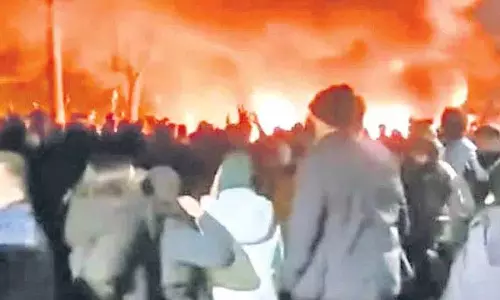 Iran ने लाइव विरोध प्रदर्शन किया, तेहरान ने कहा कि अगर हमला हुआ तो वह हम पर पलटवार करेगा Iran ने लाइव विरोध प्रदर्शन किया, तेहरान ने कहा कि अगर हमला हुआ तो वह हम पर पलटवार करेगा
