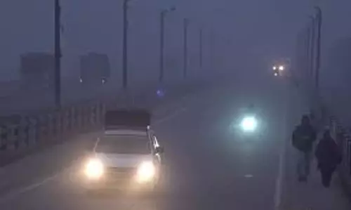 Jammu: जम्मू में मौसम की मार, कोहरे के कारण ट्रैफिक धीमा Jammu: जम्मू में मौसम की मार, कोहरे के कारण ट्रैफिक धीमा