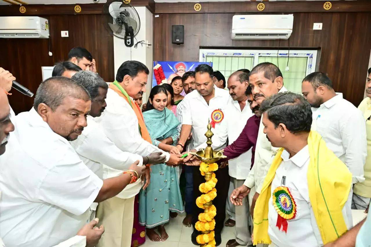 Andhra  : कलेक्टर चेरुकुरी श्रीधर ने गंडिकोटा फेस्टिवल को हरी झंडी दिखाई