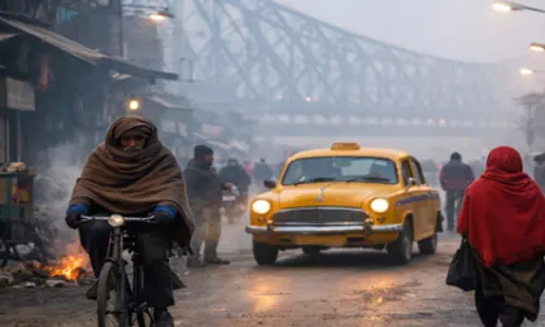 Kolkata में पारा चढ़ने के बावजूद बंगाल के कई जिलों में ठंड लौट आई Kolkata में पारा चढ़ने के बावजूद बंगाल के कई जिलों में ठंड लौट आई