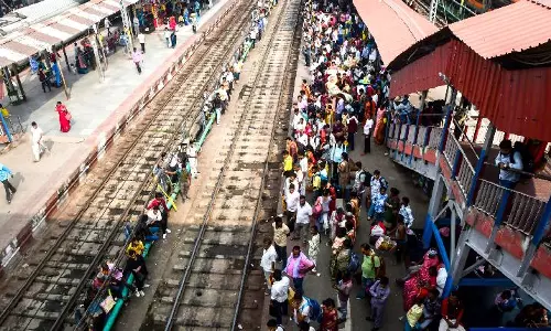 Pongal rush: 11 लाख लोग चेन्नई से निकले; पब्लिक ट्रांसपोर्ट और रोड ट्रैफिक पर दबाव Pongal rush: 11 लाख लोग चेन्नई से निकले; पब्लिक ट्रांसपोर्ट और रोड ट्रैफिक पर दबाव