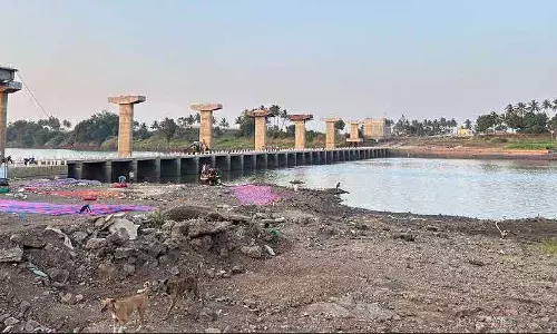 Chikkodi पानी की बर्बादी: निराश किसान Chikkodi पानी की बर्बादी: निराश किसान
