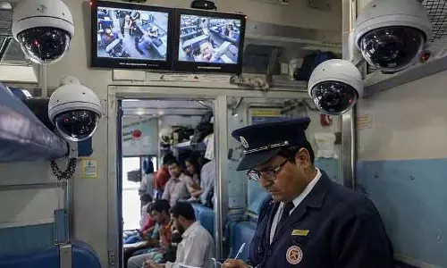 ट्रेन के डिब्बों में HD CCTV लगाए जाएंगे; वंदे भारत ट्रेनों की लाइव मॉनिटरिंग होगी ट्रेन के डिब्बों में HD CCTV लगाए जाएंगे; वंदे भारत ट्रेनों की लाइव मॉनिटरिंग होगी