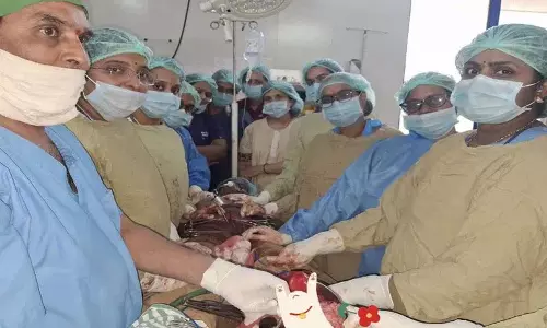 महिला के पेट से डेढ़ किलो का tumor निकाला गया