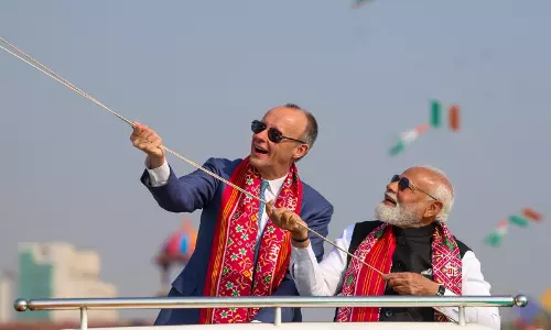 PM मोदी और जर्मनी के चांसलर फ्रेडरिक मर्ज़ ने अंतर्राष्ट्रीय पतंग महोत्सव 2026 का किया उद्घाटन