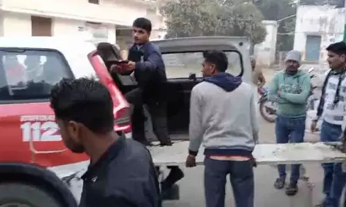 Sheopur हादसा: ट्रैक्टर ने बाइक को मारी टक्कर, 35 साल का युवक मृत Sheopur हादसा: ट्रैक्टर ने बाइक को मारी टक्कर, 35 साल का युवक मृत