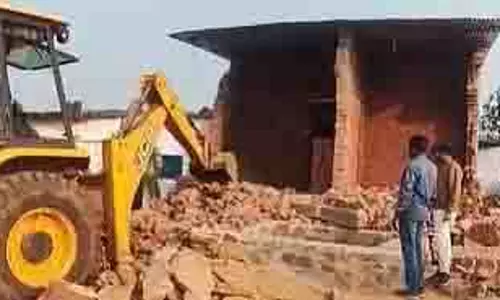 Sheopur: हत्या के आरोपी का अवैध घर गिराने की कार्रवाई Sheopur: हत्या के आरोपी का अवैध घर गिराने की कार्रवाई