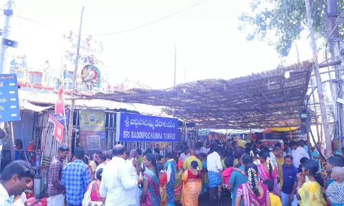 Bheemeshwara Swamy मंदिर: खराब इंतज़ाम और जानलेवा पुल का खतरा Bheemeshwara Swamy मंदिर: खराब इंतज़ाम और जानलेवा पुल का खतरा