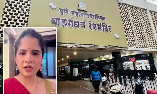 Amrita Deshmukh ने बालगंधर्व रंगमंदिर के दूर होने पर गुस्सा जताया Amrita Deshmukh ने बालगंधर्व रंगमंदिर के दूर होने पर गुस्सा जताया
