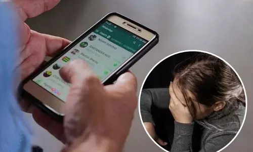 17 साल की लड़की को Video Sharing करने के लिए बहलाया गया, और वह अंकल के फोन पर आ गई