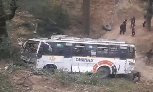 Mandi में बस दुर्घटना में बुजुर्ग महिला की मौत, 5 घायल Mandi में बस दुर्घटना में बुजुर्ग महिला की मौत, 5 घायल