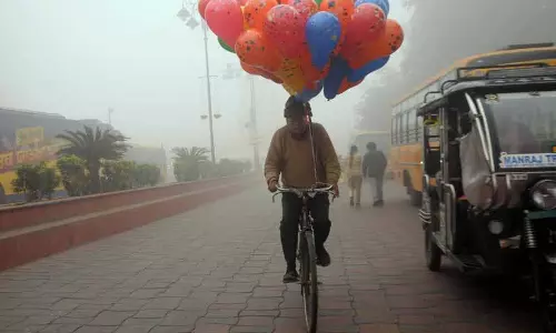 Amritsar: शीत लहर की वजह से आम जनजीवन प्रभावित, दिहाड़ी मजदूरों पर भारी असर
