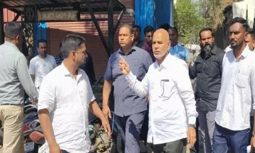 Sangli नगर निगम चुनाव 2026: मिराज में पैसे बांटने के आरोप, झड़प Sangli नगर निगम चुनाव 2026: मिराज में पैसे बांटने के आरोप, झड़प
