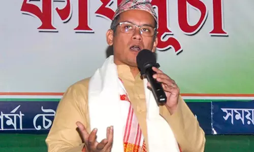 Assam: कांग्रेस की बैठक हिंसक हो गई, जिला नेता घायल Assam: कांग्रेस की बैठक हिंसक हो गई, जिला नेता घायल