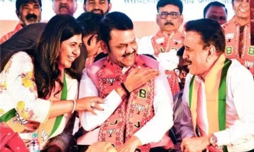 Fadnavis ने नासिक के लिए 1 लाख करोड़ रुपये के औद्योगिक निवेश का वादा किया Fadnavis ने नासिक के लिए 1 लाख करोड़ रुपये के औद्योगिक निवेश का वादा किया