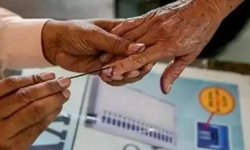 हज़ारों सीनियर सिटिज़न्स को Voting के अधिकार से वंचित किया गया, प्रशासन की बेपरवाही सामने आई