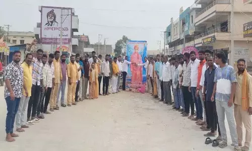 BJP के पंडुला सत्यम गौड़ ने विवेकानंद की जयंती पर भारत माता की सेवा करने का आह्वान किया BJP के पंडुला सत्यम गौड़ ने विवेकानंद की जयंती पर भारत माता की सेवा करने का आह्वान किया