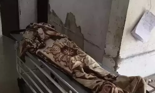 युवक ने परफ्यूम पीकर फांसी लगाकर की आत्महत्या, परिजनों ने लगाया जादू-टोना का आरोप युवक ने परफ्यूम पीकर फांसी लगाकर की आत्महत्या, परिजनों ने लगाया जादू-टोना का आरोप