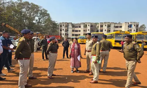 स्कूल बसों का बड़े पैमाने पर किया निरीक्षण, 65 बसों पर 50,900 रुपये का लगाया जुर्माना स्कूल बसों का बड़े पैमाने पर किया निरीक्षण, 65 बसों पर 50,900 रुपये का लगाया जुर्माना