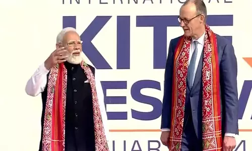 Modi और मर्ज़ ने साबरमती पर अंतर्राष्ट्रीय पतंग महोत्सव 2026 का उद्घाटन किया Modi और मर्ज़ ने साबरमती पर अंतर्राष्ट्रीय पतंग महोत्सव 2026 का उद्घाटन किया