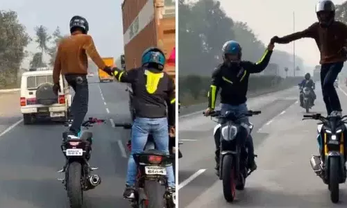 युवाओं ने बाइक पर Stunt किया, पुलिस ने किया अनदेखा, वीडियो वायरल