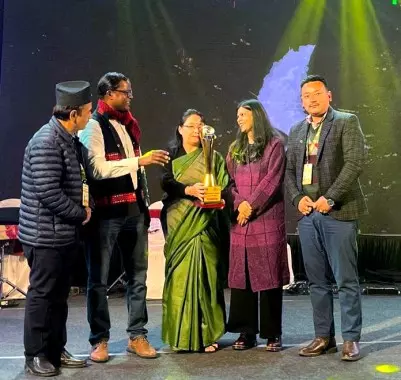 Sikkim: बंगाल ट्रैवल मार्ट में सिक्किम को ‘भारत का सबसे पर्यटक अनुकूल राज्य’ पुरस्कार दिया Sikkim: बंगाल ट्रैवल मार्ट में सिक्किम को ‘भारत का सबसे पर्यटक अनुकूल राज्य’ पुरस्कार दिया
