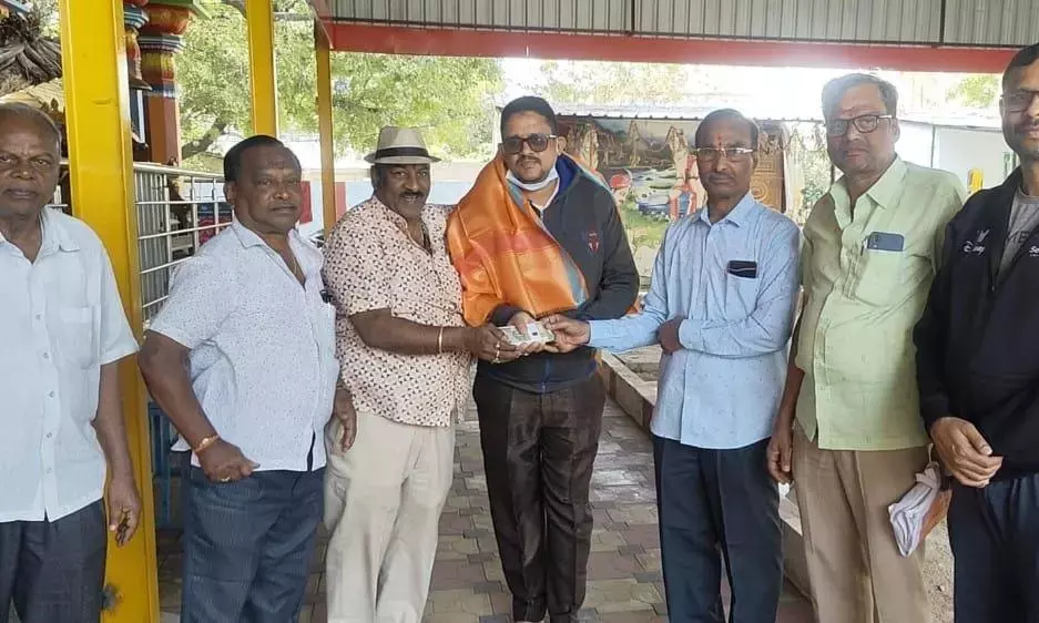 Telangana: मुसलमानों ने देवी मंदिर के लिए शेड बनाया Telangana: मुसलमानों ने देवी मंदिर के लिए शेड बनाया