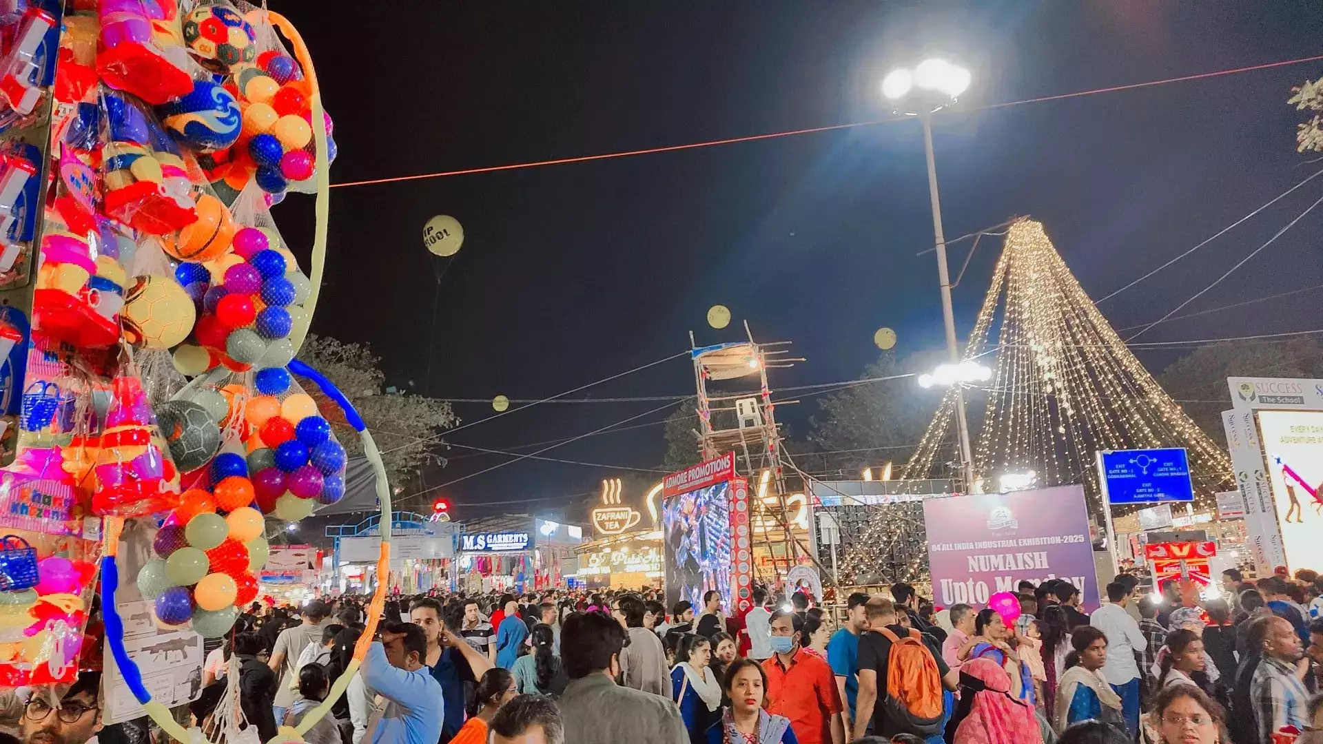 Telangana: खराब कनेक्टिविटी के कारण नुमाइश में आने वाले लोग परेशान Telangana: खराब कनेक्टिविटी के कारण नुमाइश में आने वाले लोग परेशान