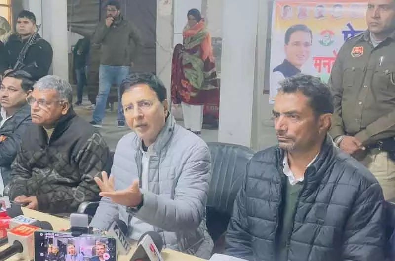 MP Surjewala ने मनरेगा का नाम बदलने पर भाजपा की आलोचना की MP Surjewala ने मनरेगा का नाम बदलने पर भाजपा की आलोचना की